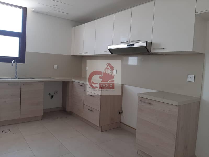 11 Close to metro 3bhk just in 85k with all amenities in al jaddaf