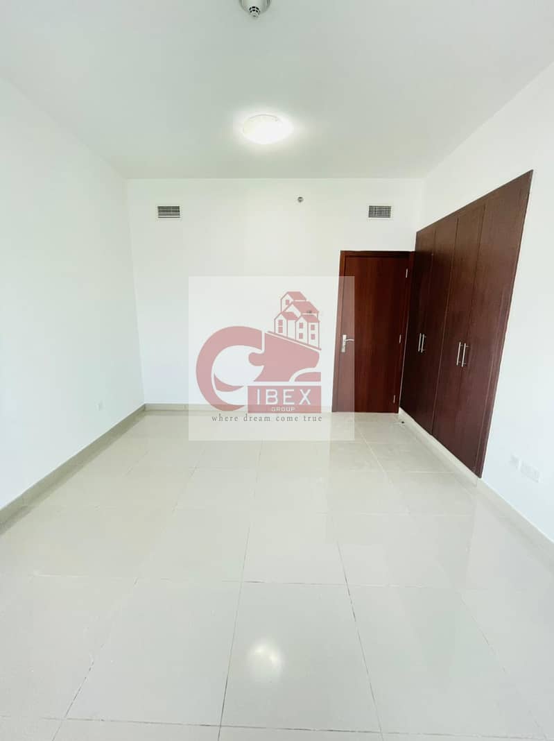 4 SPACIOUS 3 BHK WITH ROAD FACING VIEW WITH ALL AMENITIES||