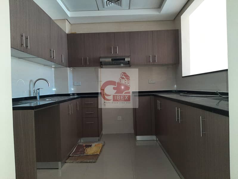 8 Chiller free 2bhk in just 60k with 30day free in al jaddaf dubai