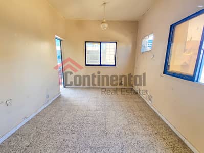 2 Bedroom Flat for Rent in Um Tarafa, Sharjah - 2 Bed flat for rent in Sharjah, um tarafa