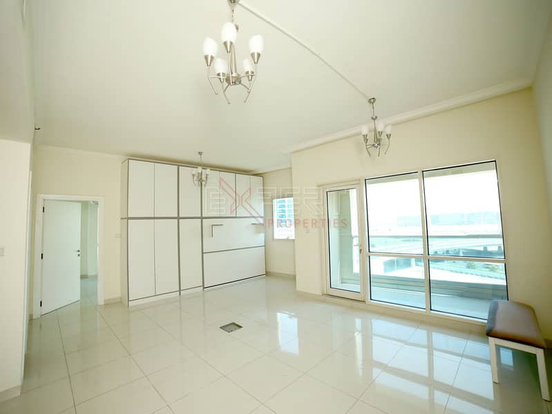 Vacant | Luxurious | Natural Lighting | Spacious Vacant | Luxurious | Natural Lighting | Spacious