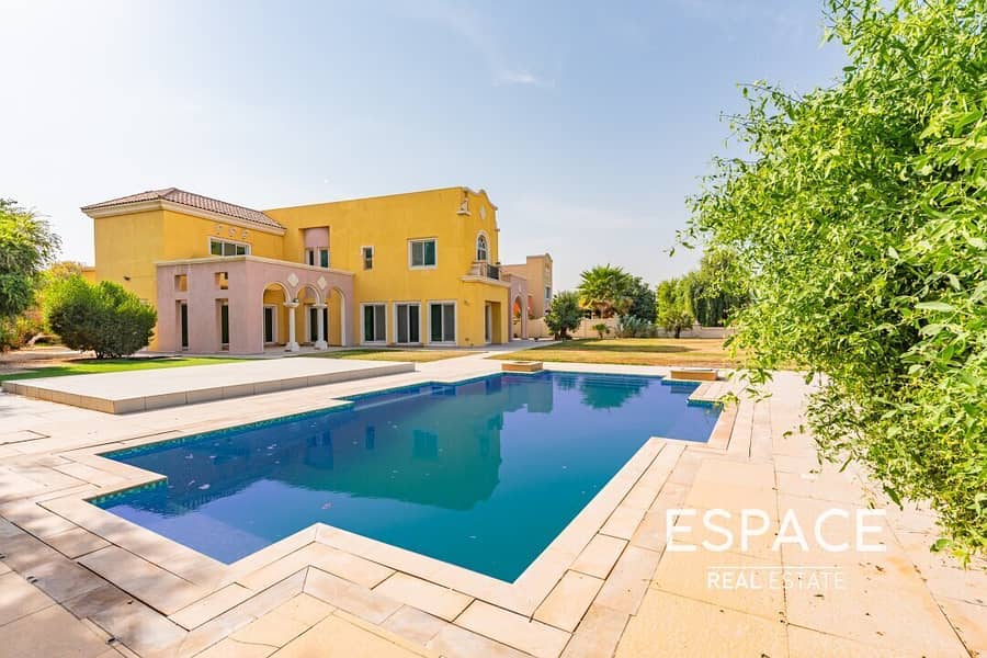Golf and Lake View | Huge Plot | 6 Beds Golf and Lake View | Huge Plot | 6 Beds