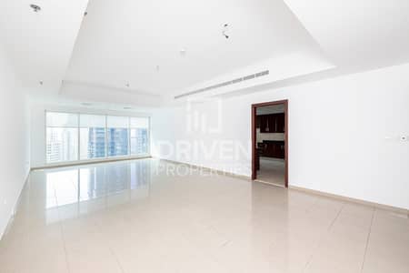 3 Bedroom Flat for Rent in Dubai Marina, Dubai - Huge Unit w/ Marina and Partial Sea View