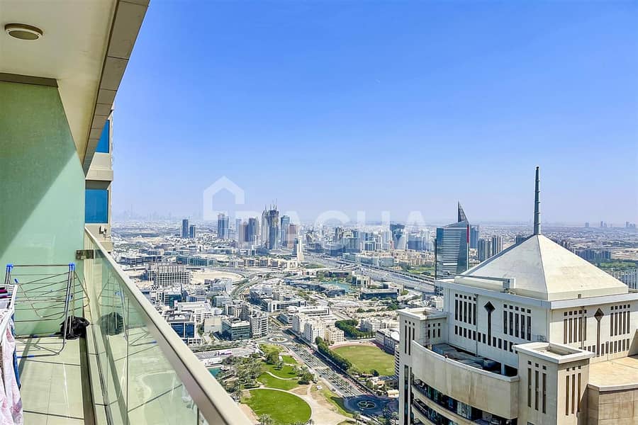 Vacant / Golf Course View / High Floor Vacant / Golf Course View / High Floor