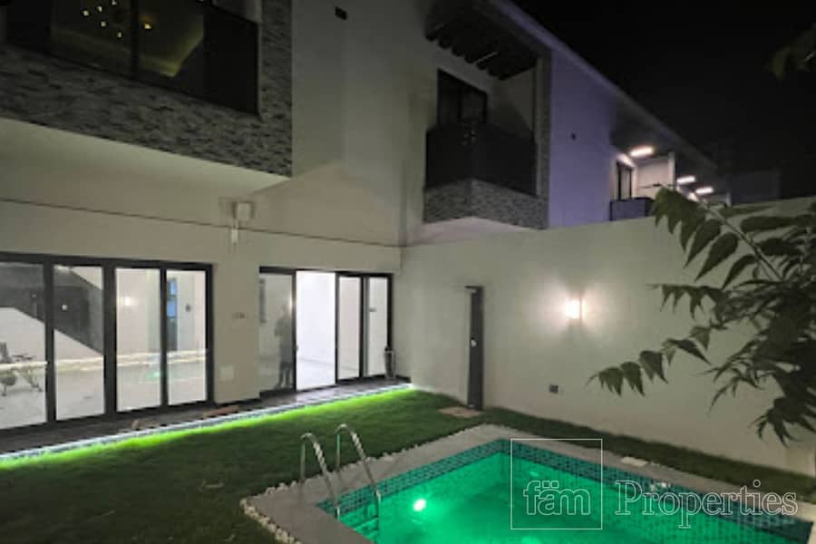 Luxurious | Pool | Private Garden | End Unit
