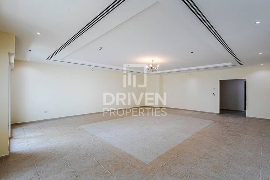 Spacious Apt | On High Floor w/ Sea View Spacious Apt | On High Floor w/ Sea View