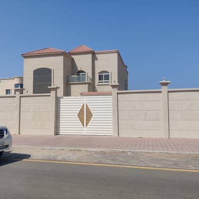 4 Bedroom Villa for Rent in Al Jurf, Ajman - Villa for rent in Ajman, Al Jurf area

 It consists of 4 master bedrooms

 council

 Hall

 kitchen

 The villa is super luxuriously finished, in a very special location, on two floors

 Very close to the Dubai and Sharjah exits and the Mohammed bin Dhaid