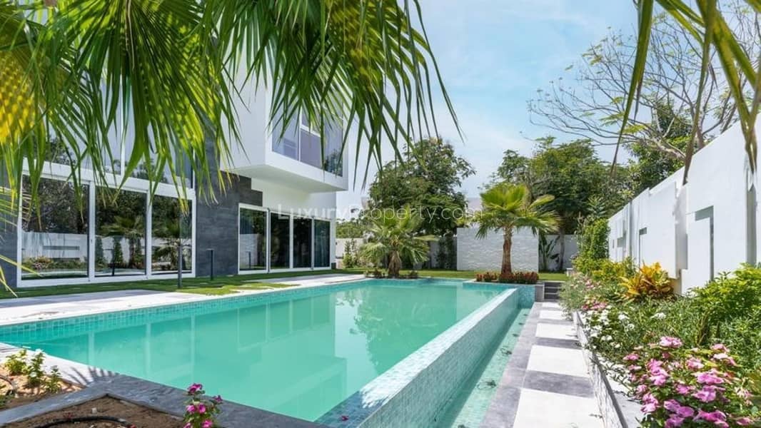 Fully upgraded Vacant , Large Plot Fully upgraded Vacant , Large Plot