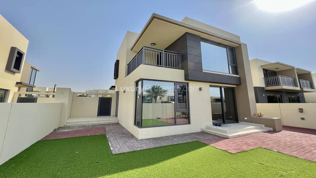 Vacant Now | Landscaped | Close to Pool Vacant Now | Landscaped | Close to Pool