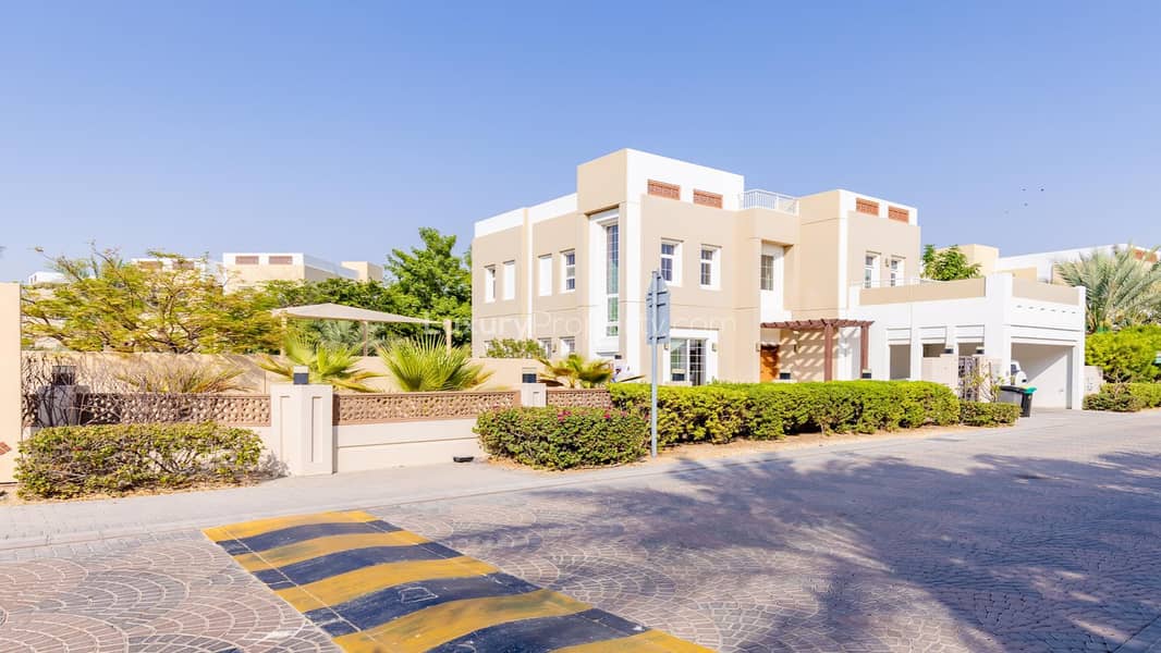 Move In Ready | Large Plot | Corner Villa Move In Ready | Large Plot | Corner Villa