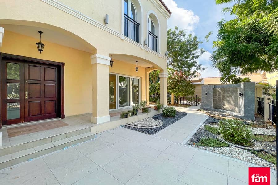 OPEN HOUSE TOMORROW - CORNER VILLA | VACANT OPEN HOUSE TOMORROW - CORNER VILLA | VACANT
