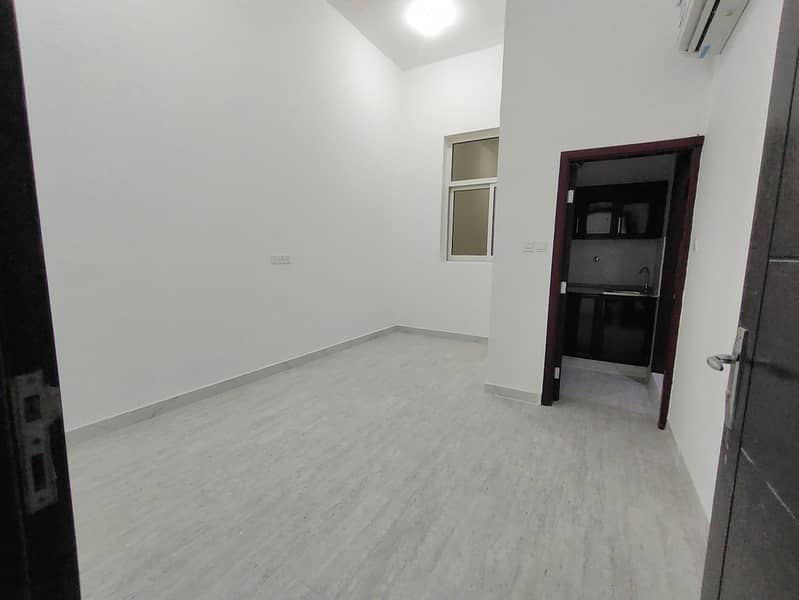 BRAND NEW SPACIOUS STUDIO AVAILABLE CLOSE TO MAHAWI ROUNDABOUT