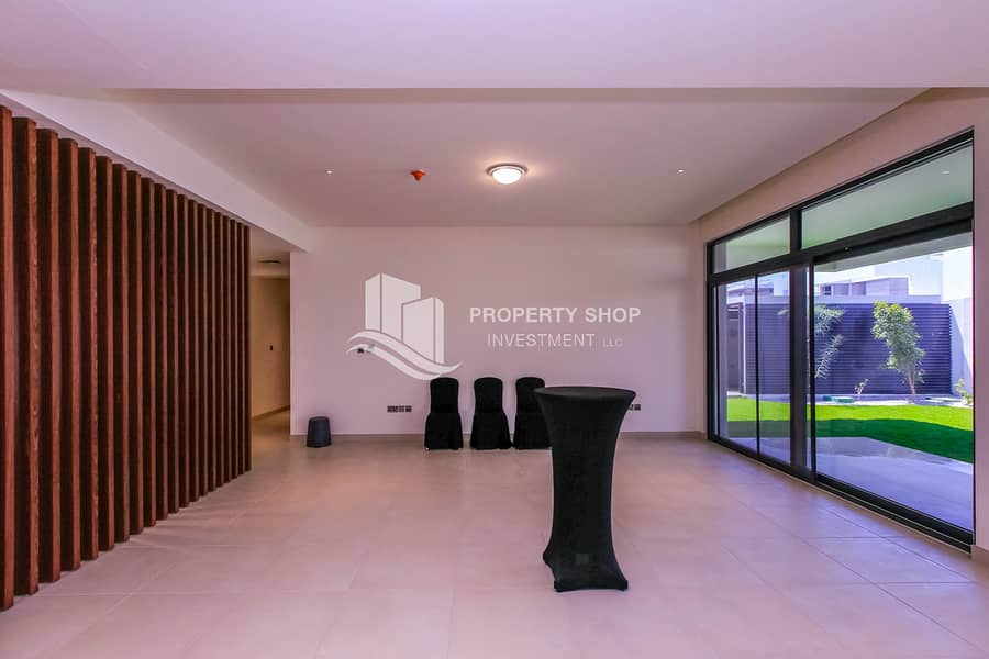 2 4-bedroom-villa-abu-dhabi-yas-island-west-yas-dining-area. JPG