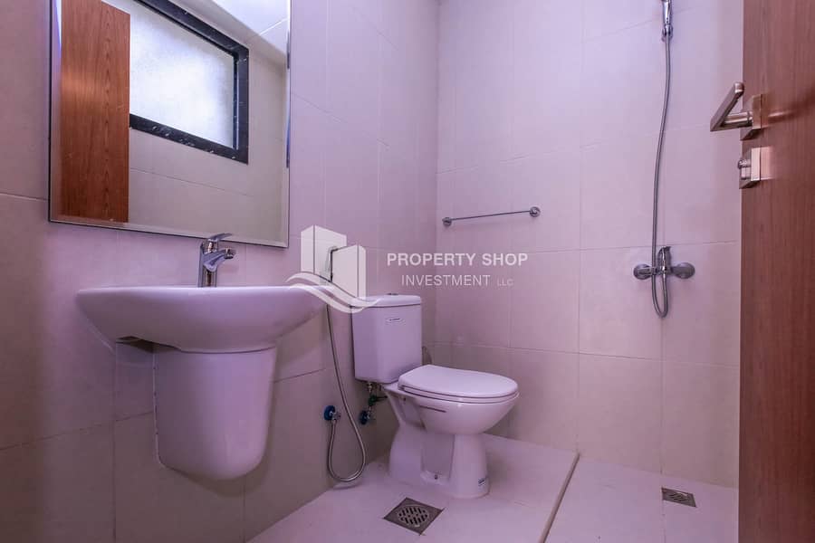 4 4-bedroom-villa-abu-dhabi-yas-island-west-yas-drivers-bathroom. JPG