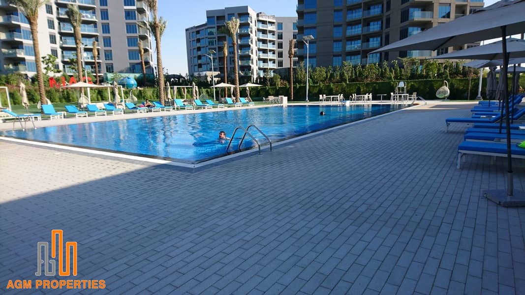 3 Mag 555 - Swimming Pool. jpg