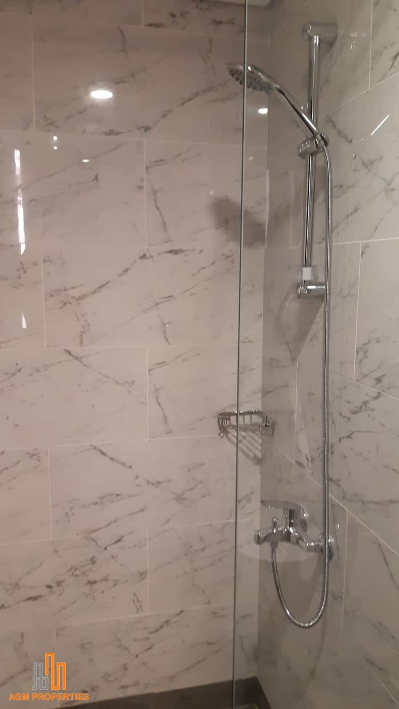 9 Mag 555 - Bathroom2. jpg