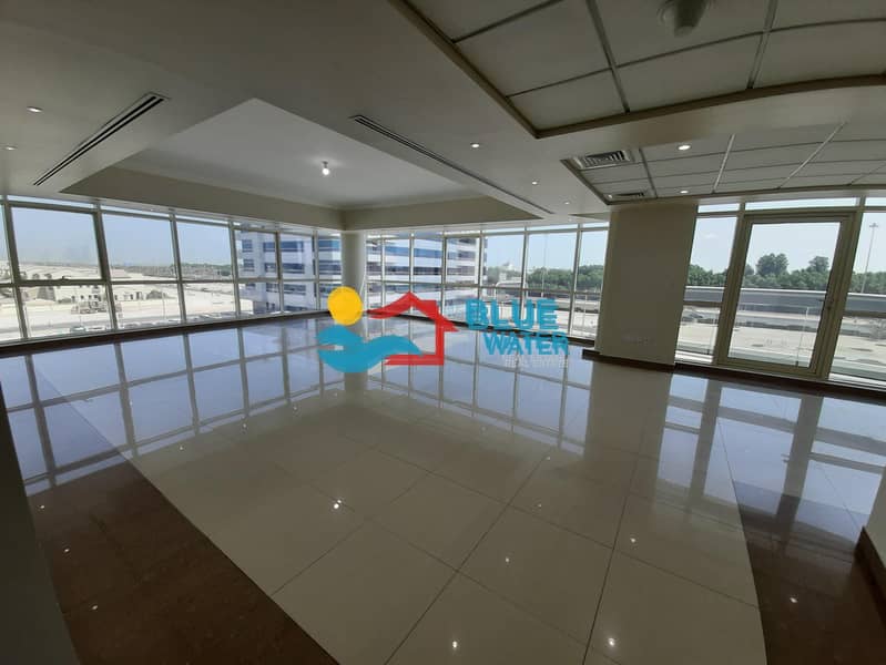 Huge 4 BR Balcony Pool Gym Parking Khalifa Park