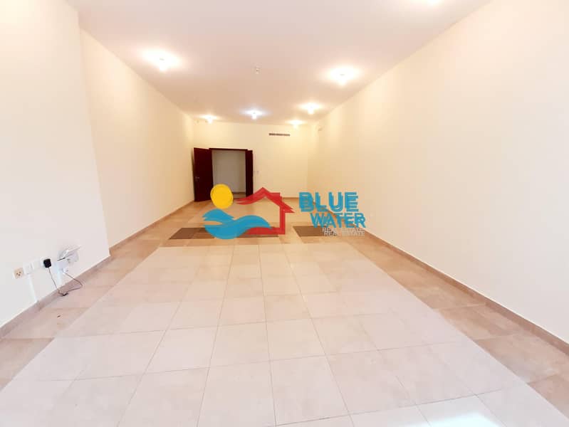 شقة في مساكن دلما،شارع حمدان 3 غرف 130000 درهم - 5215978