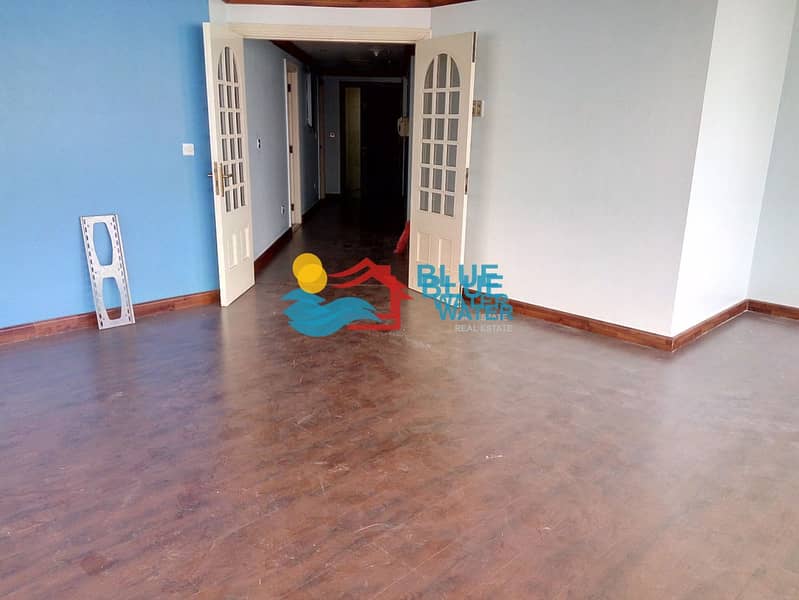 2 Spacious 2B Flat with Parking