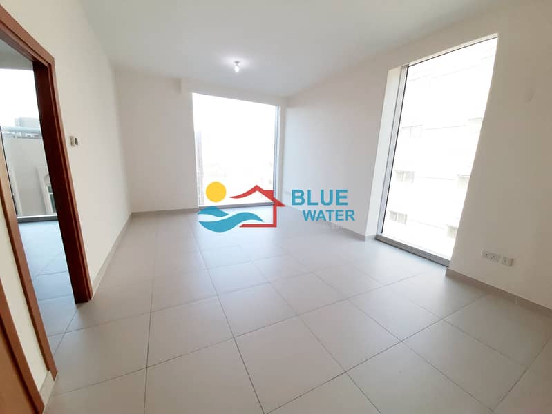 1 M/BR With Balcony,Parking and Facility in Bustan Complex