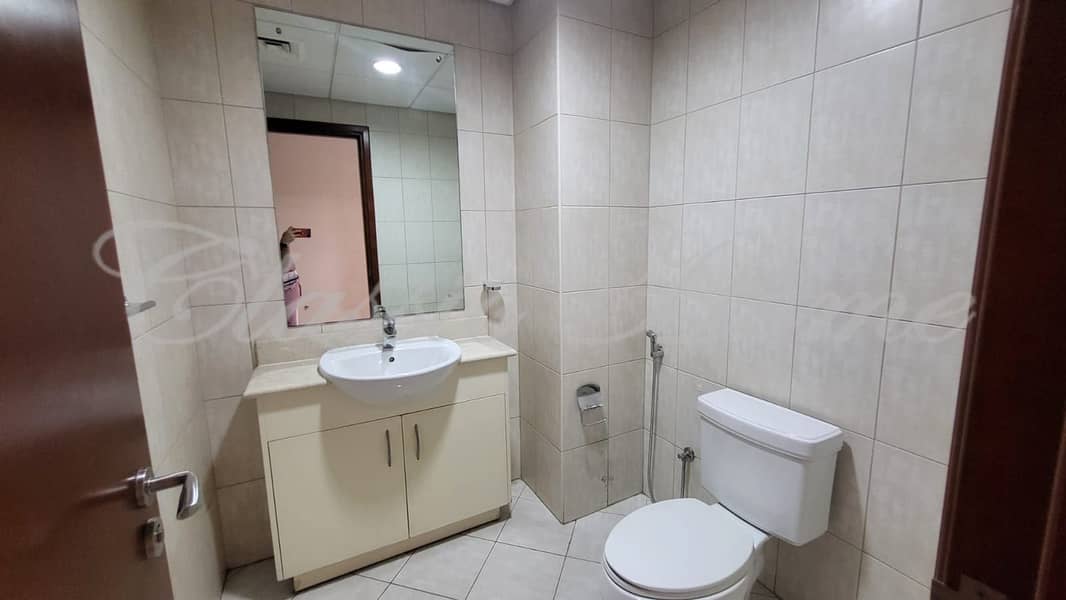 7 bathroom. jpg