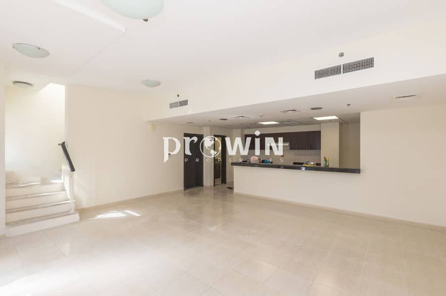 SPACIOUS | RIGHT NEXT CIRCLE MALL | BIG GARDEN | SHARED POOL& GYM