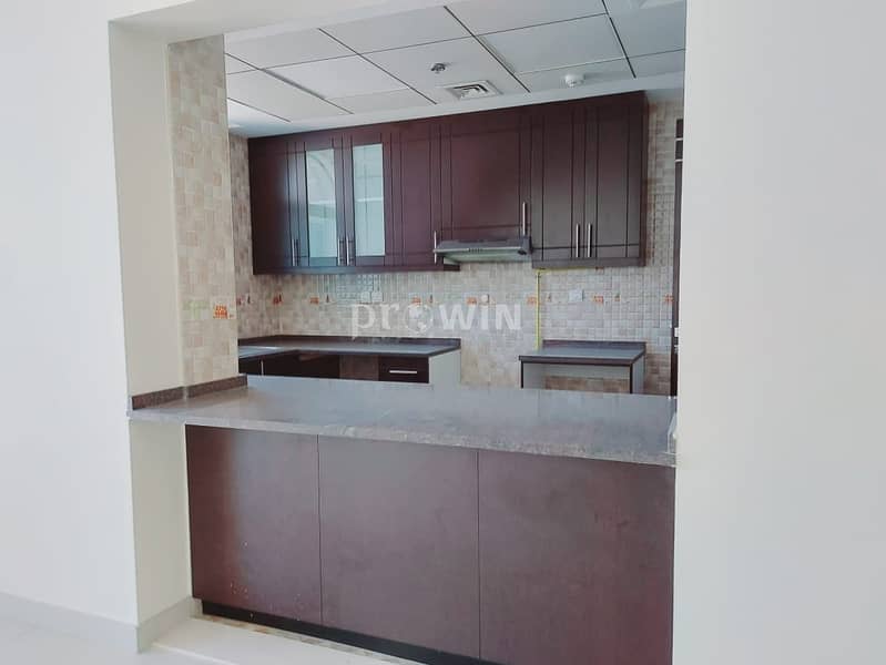 19 2 Bedroom Apartment | Spacious | Bright | Prime Location !!!