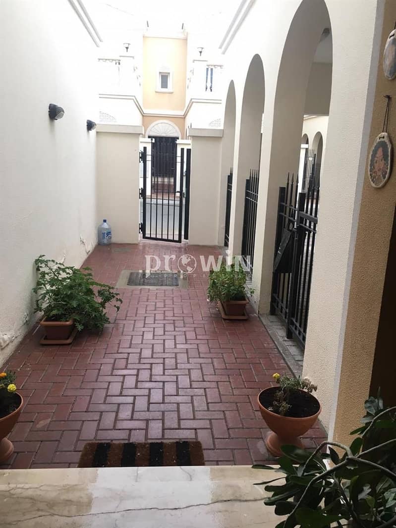 6 Beautiful - Well maintained 1 Bedroom   Converted 2 Bedroom Duplex Townhouse for Sale !!!