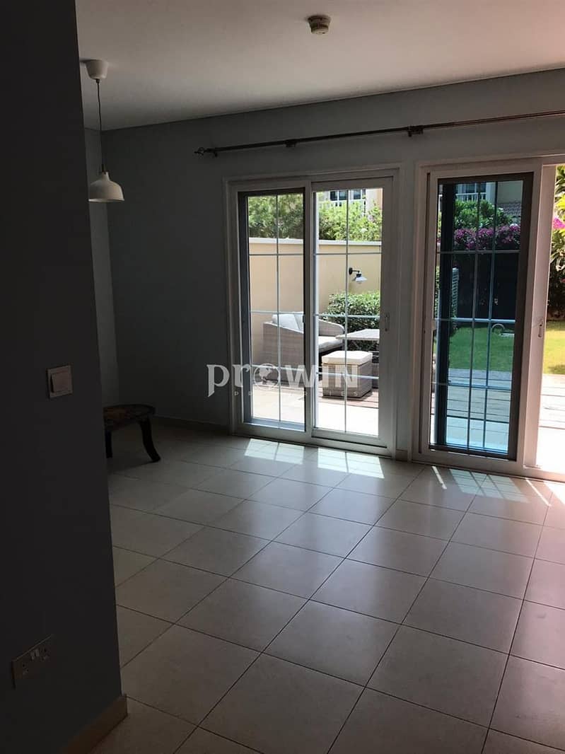 7 Beautiful - Well maintained 1 Bedroom   Converted 2 Bedroom Duplex Townhouse for Sale !!!