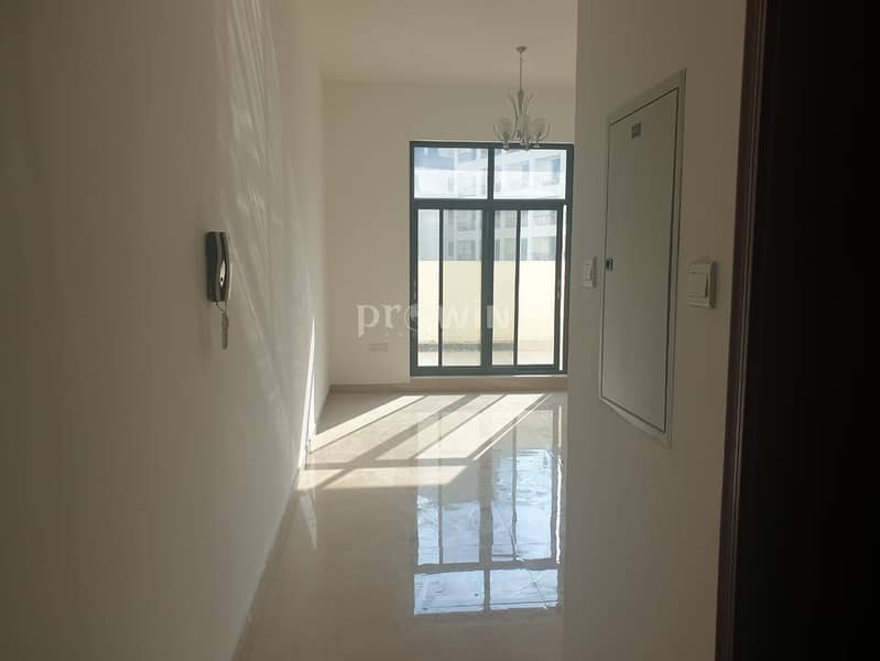 Luxurious 1BR | Well Maintained | Bright Pool View | Upto  4 Cheques!!!