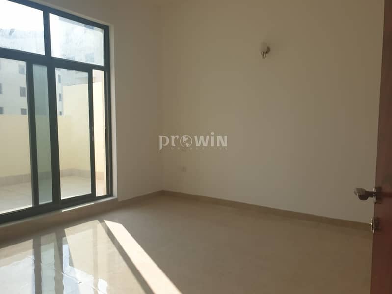 6 Luxurious 1BR | Well Maintained | Bright Pool View | Upto  4 Cheques!!!