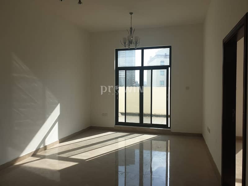 11 Luxurious 1BR | Well Maintained | Bright Pool View | Upto  4 Cheques!!!