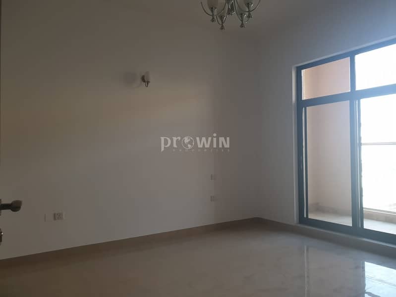 5 Spacious 2BR Apartment | Well Maintained | Pool View | Upto 4 Cheuques!!!