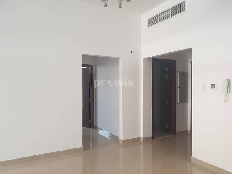 7 Spacious 2BR Apartment | Well Maintained | Pool View | Upto 4 Cheuques!!!