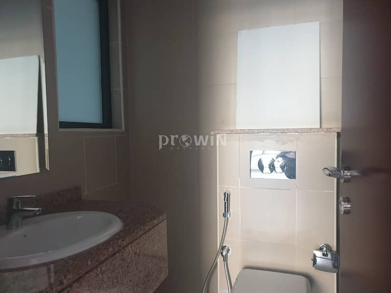 17 Spacious 2BR Apartment | Well Maintained | Pool View | Upto 4 Cheuques!!!