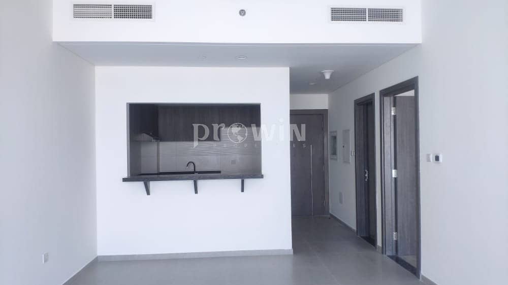 3 Brand New Building | 1  Month Free | Closed kitchen  | Spacious 1 Br Apt !!!