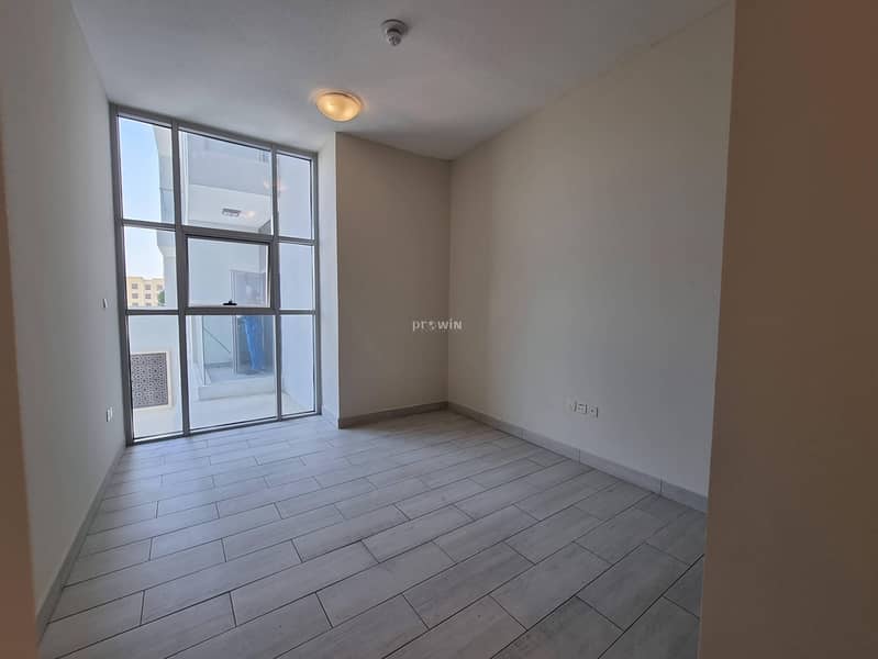 9 POOL VIEW|GREAT 1 BEDROOM  WITH A BALCONY|CLOSE TO EXIT!!!