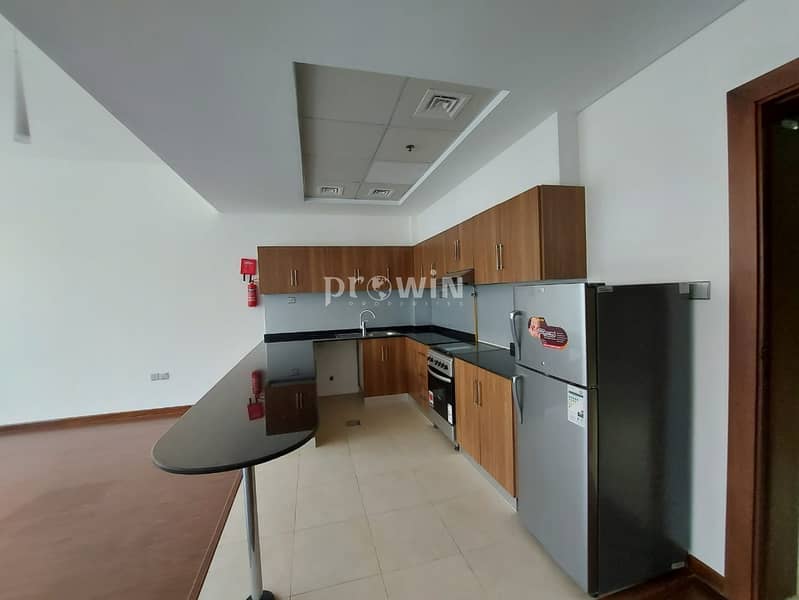2 Very Beautiful Apt With Big Balcony | Multiple Cheques | Kitchen Applinces !!!