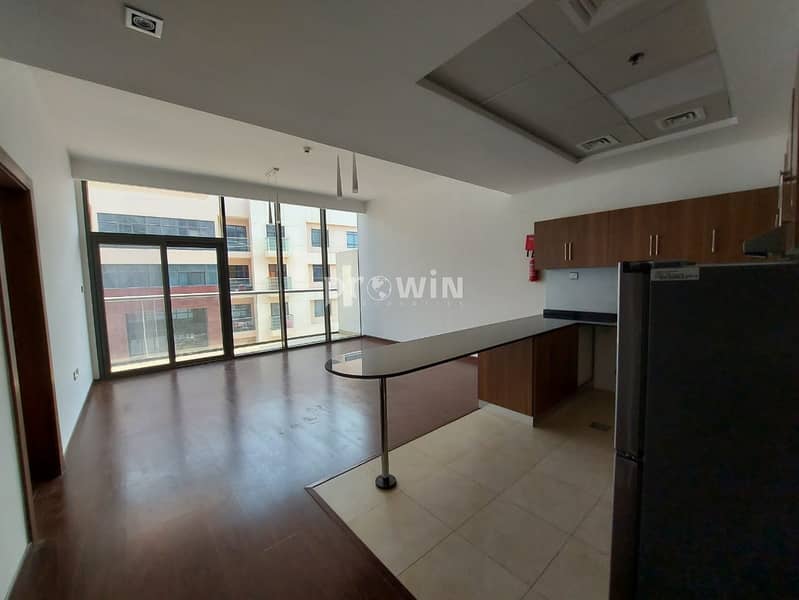 4 Very Beautiful Apt With Big Balcony | Multiple Cheques | Kitchen Applinces !!!