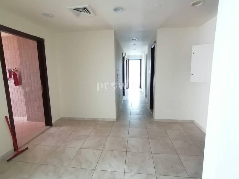 15 Huge Close Kitchen | Spacious Three Bed Apt | Two Balconies | Great Amenities !!!