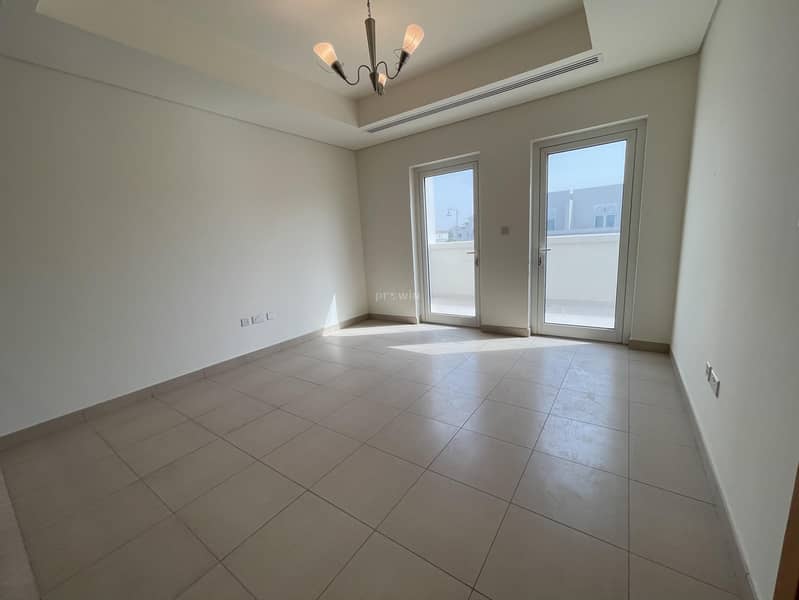 8 ONE MONTH FREE!!! |  STUNNING 3 BEDROOM UNIT | CLOSE TO METRO STATION