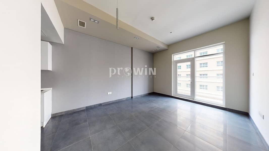 Big Balcony  | Beautiful One Bed Apt | Great  Amenities | Prime Locations !!!