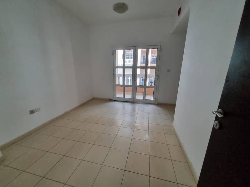 2bed+maids room with big garden140k 2bed+maids room with big garden140k