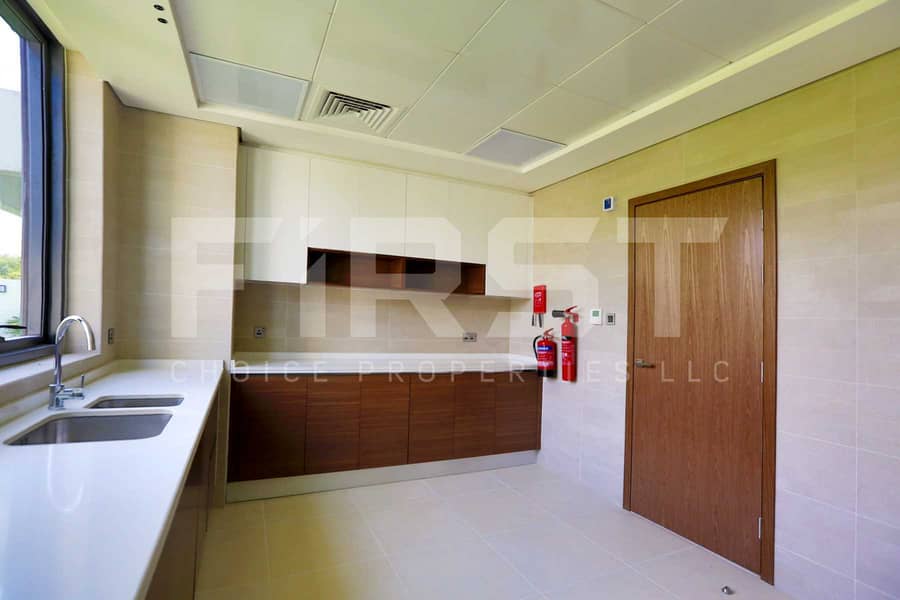 7 Internal Photo of 5 Bedroom Villa in West Yas Yas Island Abu Dhabi UAE (5). jpg