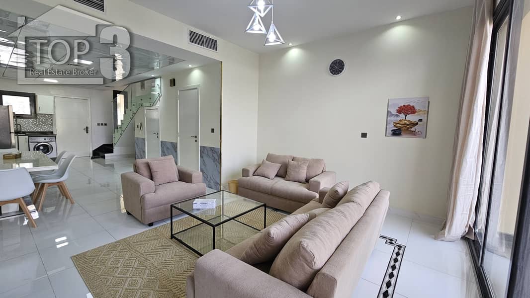 2 LIVING ROOM - HALL