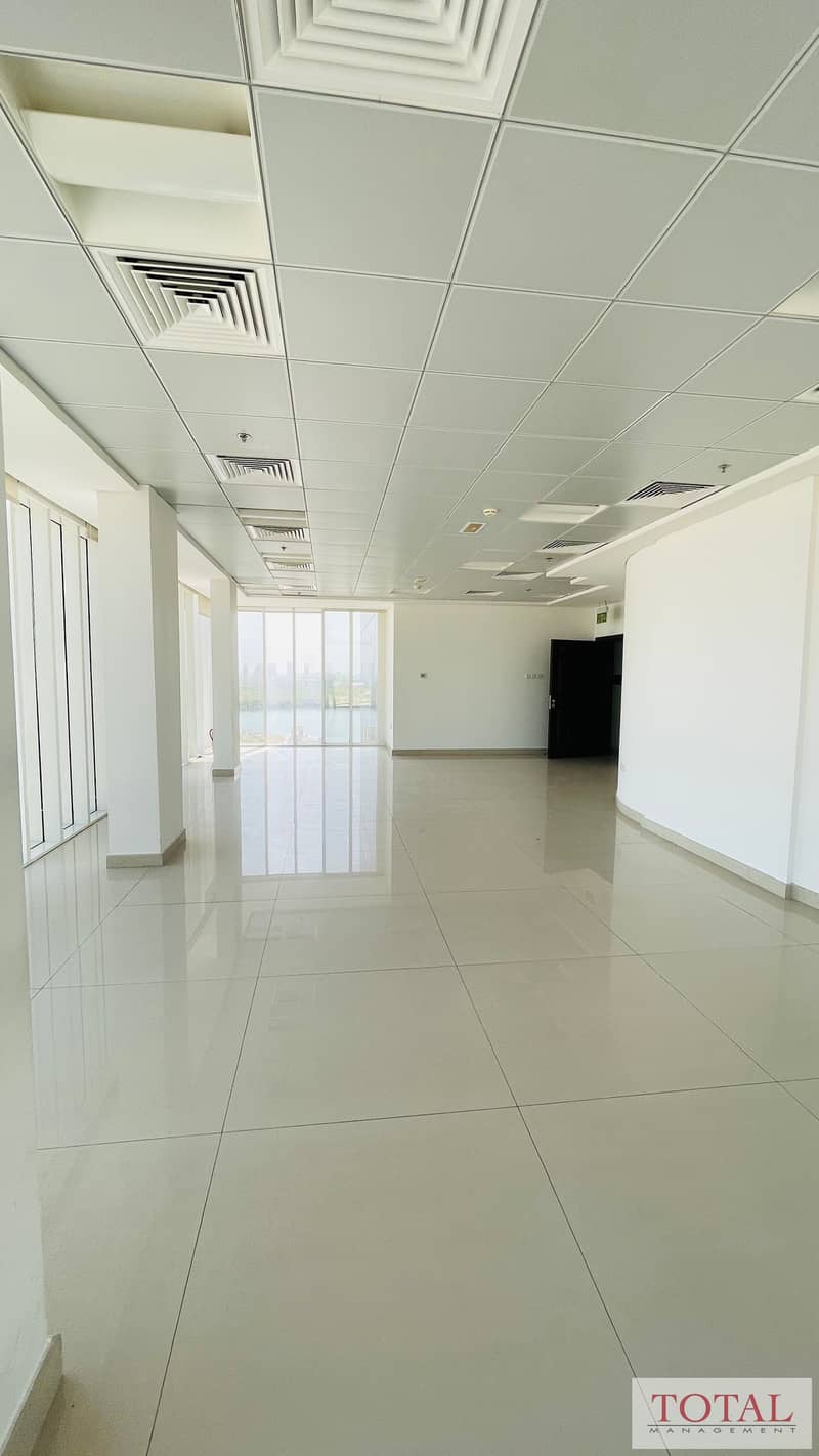 Офис в Дафан Аль Хор，Здание Сквер Экзекьютив Бей, 80000 AED - 5860442