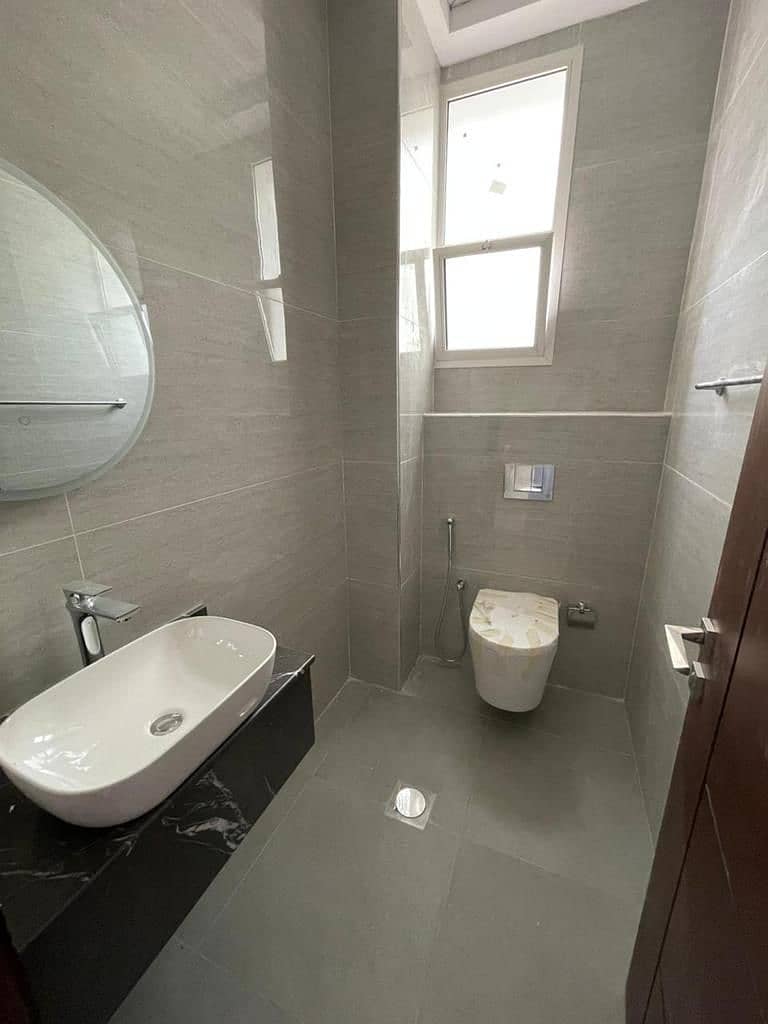 A villa for rent in Al-Yasmine, the first resident Super Luxe finishes Glass windows 5 rooms, a board and a hall, large areas big kitchen A villa for rent in Al-Yasmine, the first resident Super Luxe finishes Glass windows 5 rooms, a board and a hall, large areas big kitchen