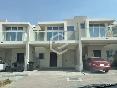 Middle Unit | Resale 3BR Villa | Vacant | B2B