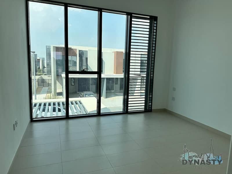 15 chw bedroom 1 corner 3 bed. jpg