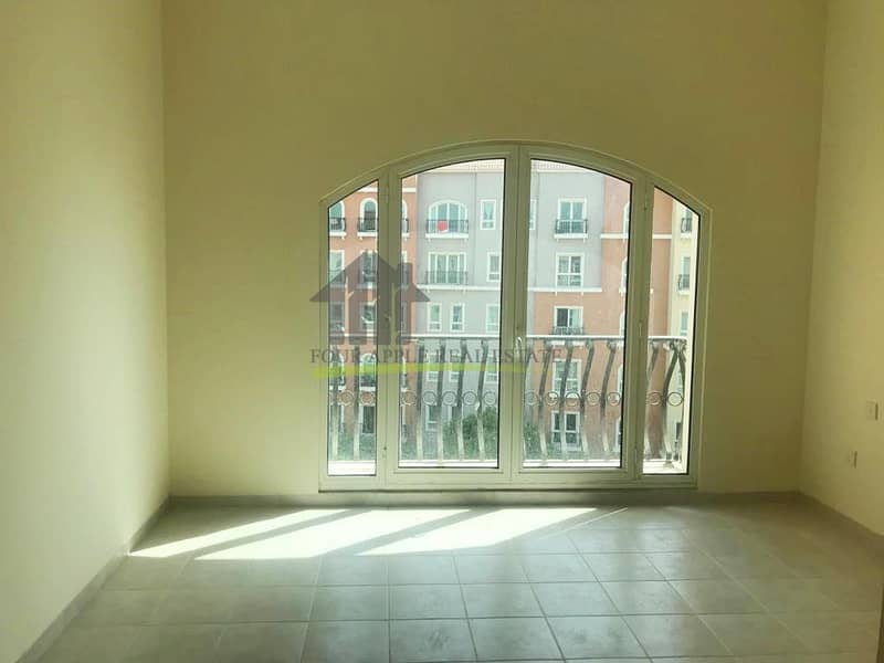 Vacant 2 Bedroom with Balcony
